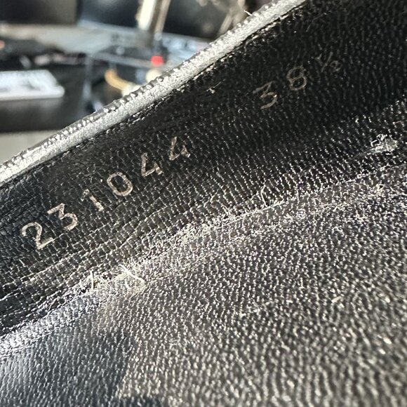 Gucci GG Imprime Black Leather Chain Charm Pumps - Picture 13 of 15